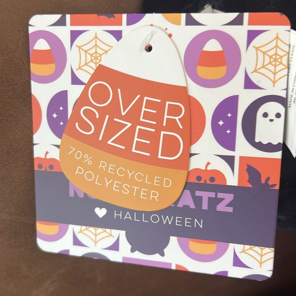 Novogratz pink lips w/ fangs oversized faux fur throw - Picture 2 of 4